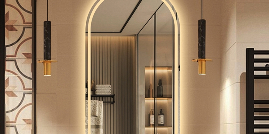 Where light and mirror become one gentle dialogue