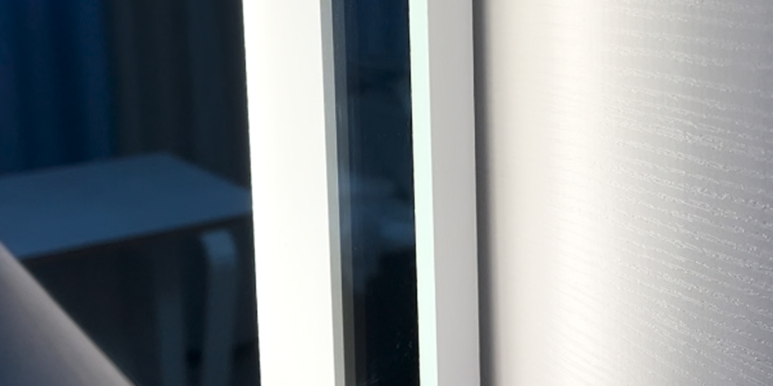 This mirror lamp will make people feel extremely luxurious